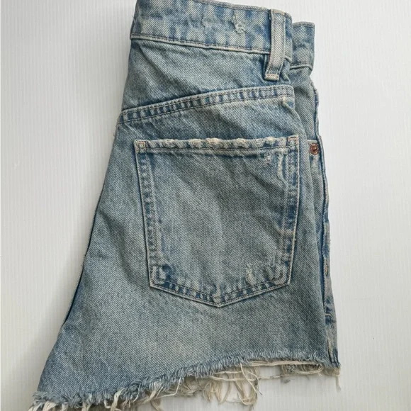 ZARA High-Waisted Distressed Denim Shorts – Size 0 – Light Wash Vintage Style - Picture 6 of 7